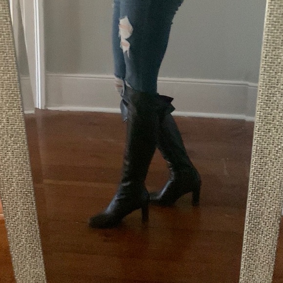 Stuart Weitzman - Picture 2 of 3